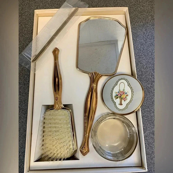 Vintage Gold Tone 5 Piece Vanity Set Complete Never Used - Picture 3 of 11